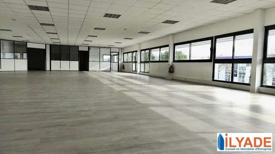 Office in Pertuis for lease - Interior Photo - Image 2 of 6