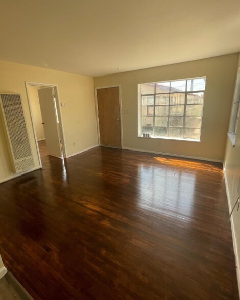 107 Eye St, Bakersfield, CA for sale - Building Photo - Image 2 of 10