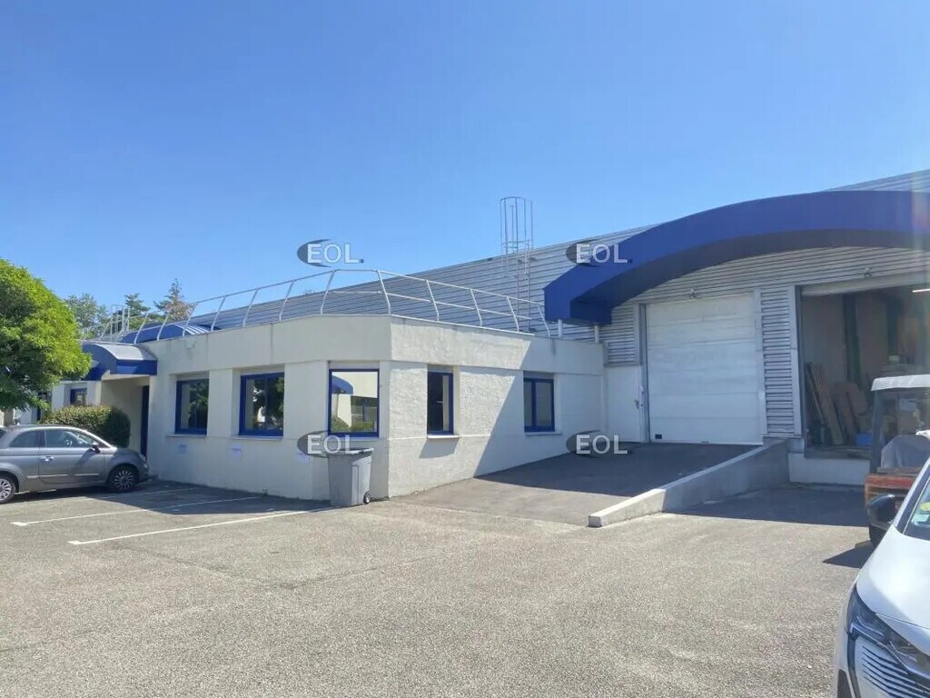 Location Local d'activités 375 m² - Photo 1