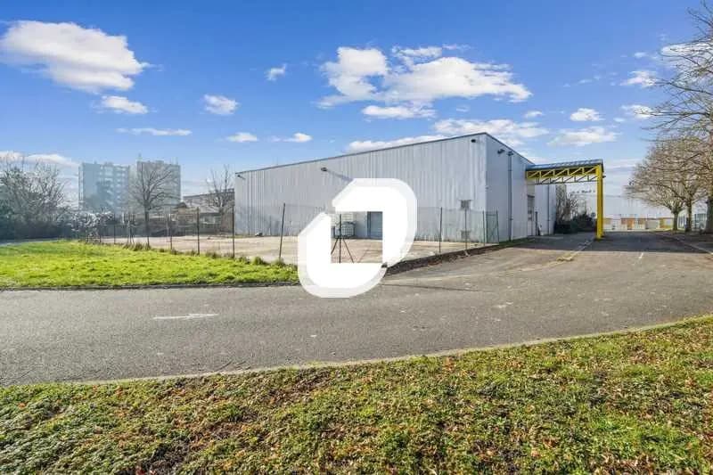 Office in Villepinte for lease - Building Photo - Image 1 of 8