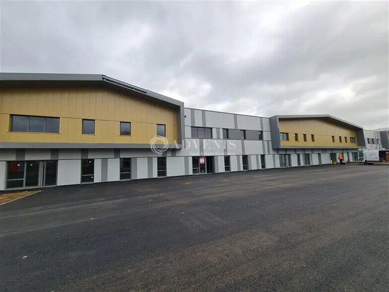 Flex in Saint-Brieuc for lease - Building Photo - Image 3 of 5