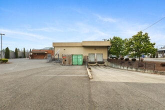 345 NE Winchester St, Roseburg, OR for lease Building Photo- Image 2 of 6