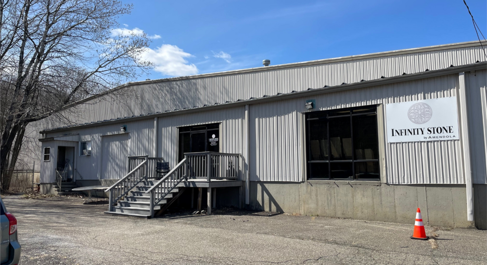 1261 Meriden Rd, Waterbury, CT for lease - Building Photo - Image 1 of 3