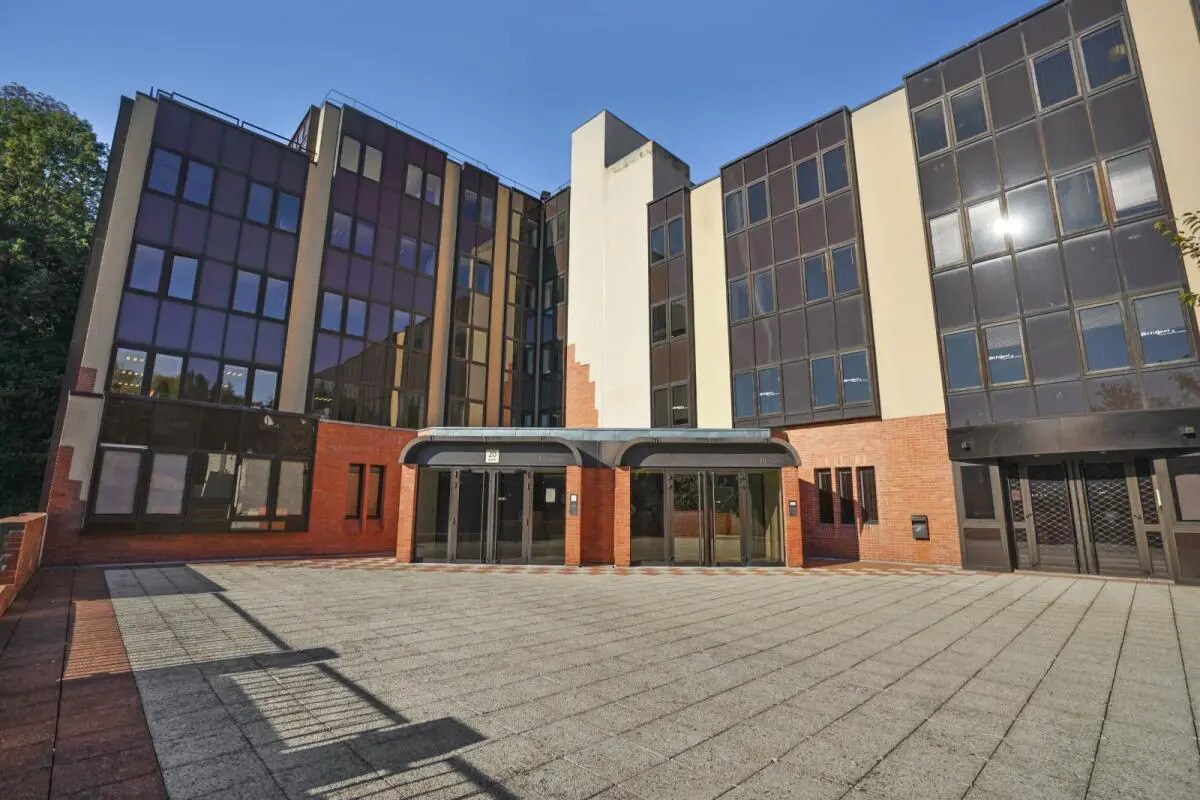 Office in Saint-Germain-en-Laye for lease Building Photo- Image 1 of 12