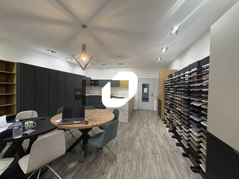 Office in Artigues-près-Bordeaux for lease - Building Photo - Image 3 of 12