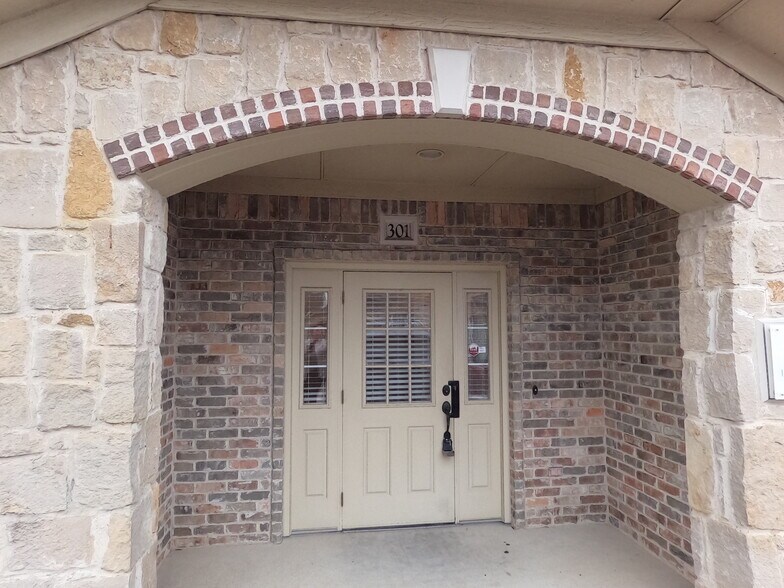 5850 Town & Country Blvd, Frisco, TX for lease - Building Photo - Image 3 of 13