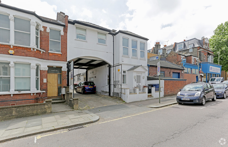 Bedford Rd, London for lease - Primary Photo - Image 1 of 4