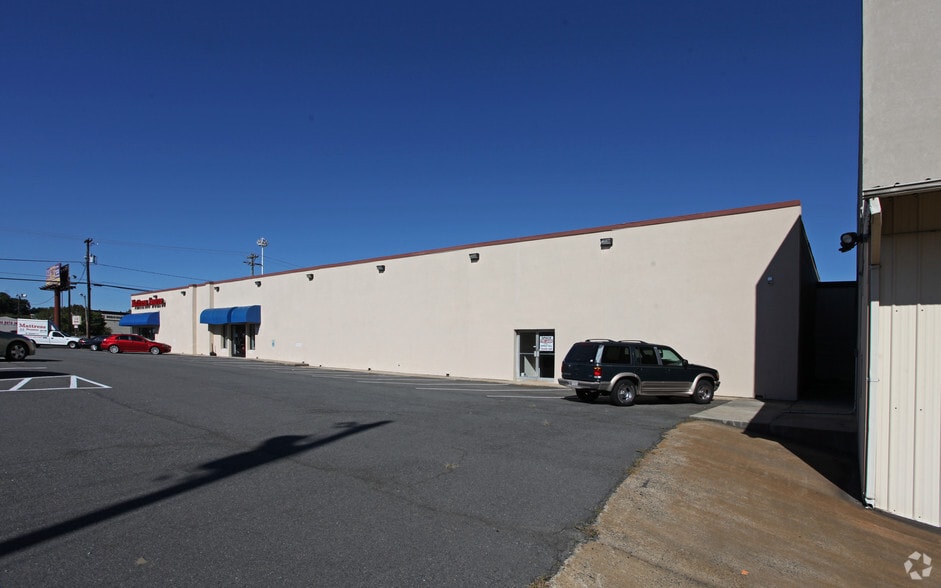 6153 E Independence Blvd, Charlotte, NC for sale - Building Photo - Image 3 of 6