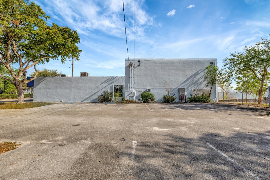 1500 N Powerline Rd, Pompano Beach, FL for sale - Building Photo - Image 3 of 11
