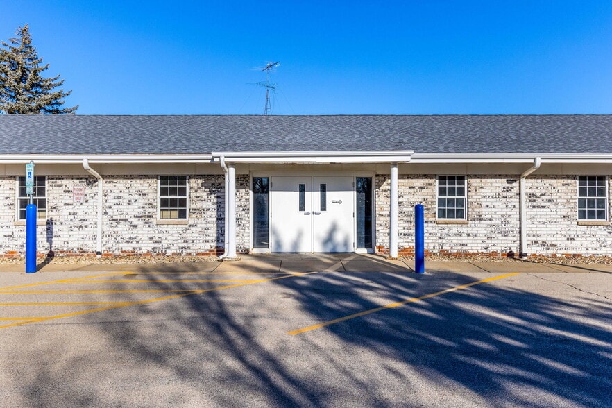 306 McHenry St, Burlington, WI for lease - Building Photo - Image 2 of 4