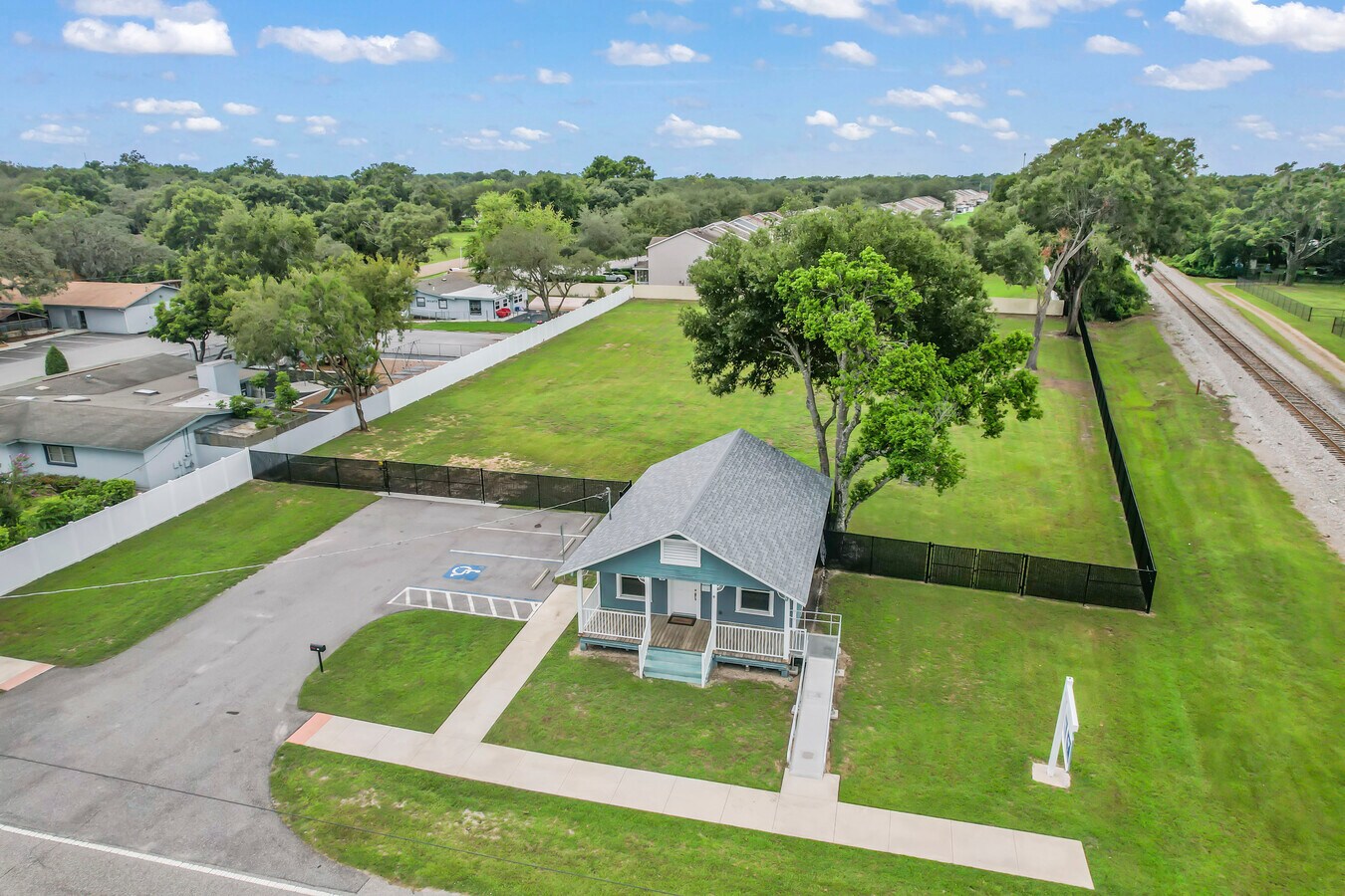 514 Limona Rd, Brandon, FL 33510 696 SF Office Bldg on 1.12 Acres MOL