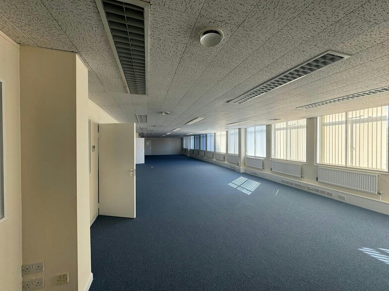 Mount Pleasant Rd, Barnet for lease - Building Photo - Image 3 of 13