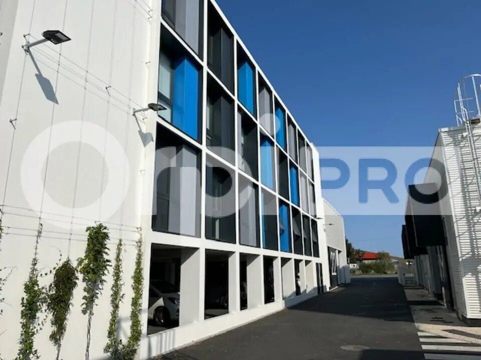 Office in La Rochelle for lease Building Photo- Image 1 of 5