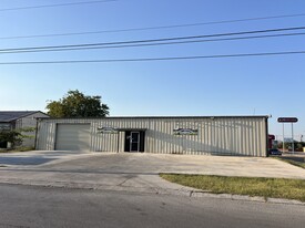 118 Trade Center Dr, New Braunfels TX - Warehouse