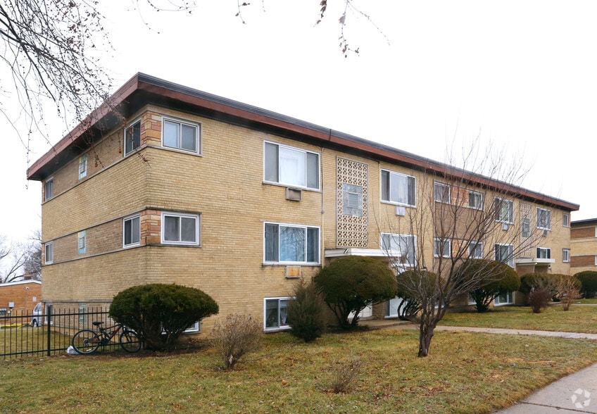 108 W Elizabeth Dr, Addison, IL for sale - Primary Photo - Image 1 of 1