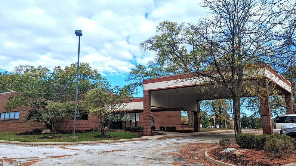 2520 Lake Ave, Fort Wayne, IN for sale - Building Photo - Image 1 of 11