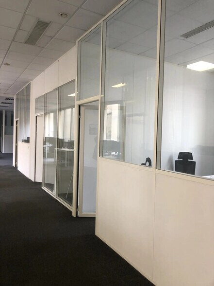 Office in Bordeaux for lease - Interior Photo - Image 1 of 13