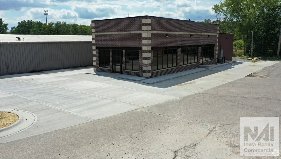 3905 Center Point Rd NE, Cedar Rapids, IA for sale Primary Photo- Image 1 of 1