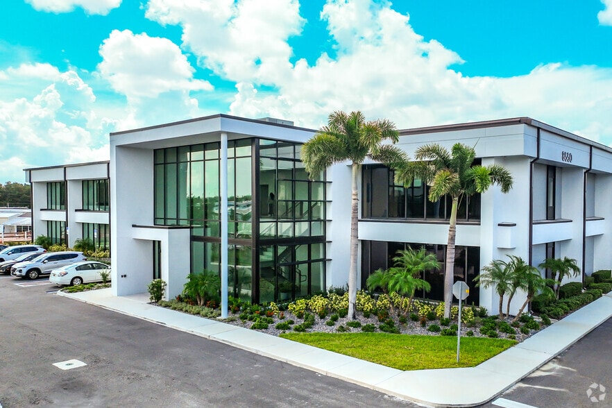 8550 Ulmerton Rd, Largo, FL for lease - Primary Photo - Image 1 of 4