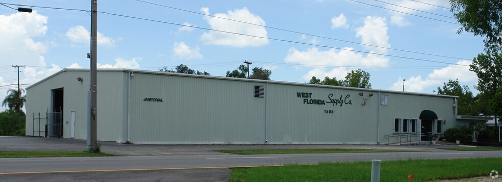 1585 Seaboard St, Fort Myers, FL for lease - Building Photo - Image 1 of 15