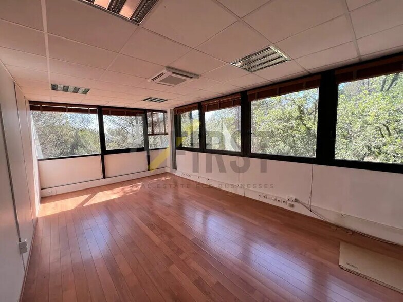 Office in Valbonne for lease - Building Photo - Image 2 of 11