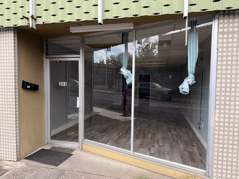 205 Oak St, Kelso, WA for lease - Building Photo - Image 2 of 8