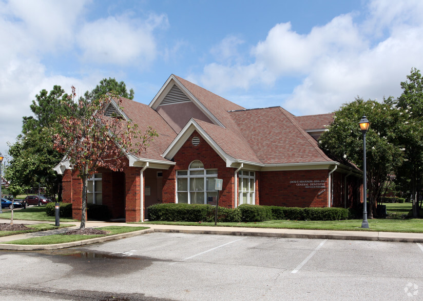 8065 Club Pky, Cordova, TN for lease - Primary Photo - Image 1 of 4