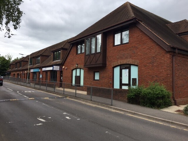 Chalfont Way, Reading for lease Primary Photo- Image 1 of 11