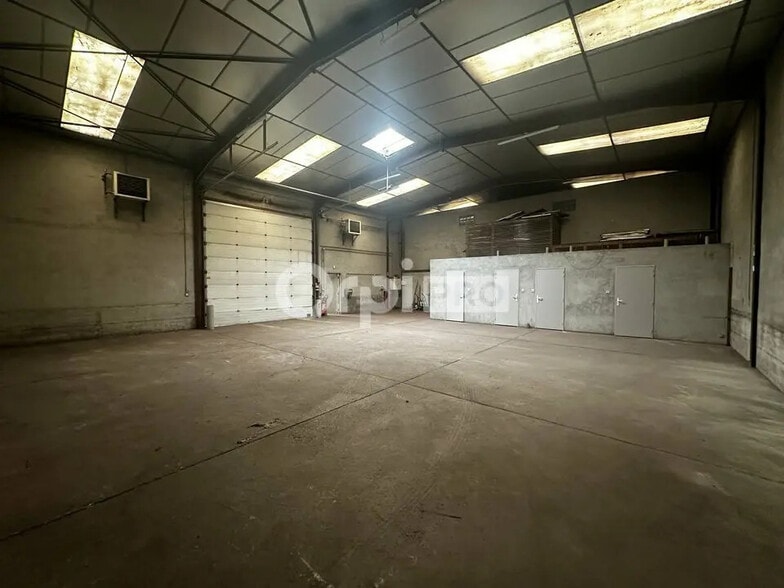 Office in Saint-Laurent-de-Mure for lease - Interior Photo - Image 3 of 12