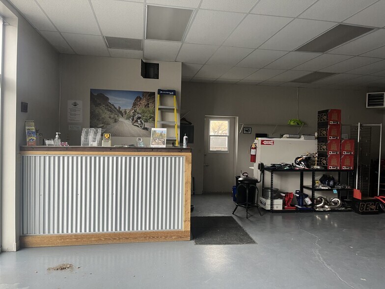 122 Pine St, Buena Vista, CO for lease - Interior Photo - Image 2 of 3