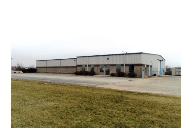 1850 W Fernau Ave, Oshkosh, WI for sale Primary Photo- Image 1 of 1