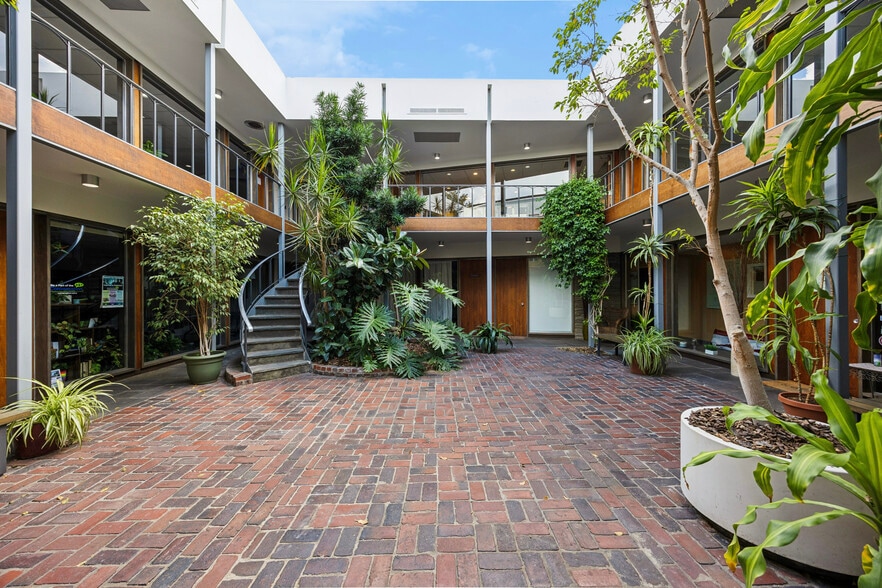 16 Lancaster Ave, Ardmore, PA for lease - Building Photo - Image 1 of 16