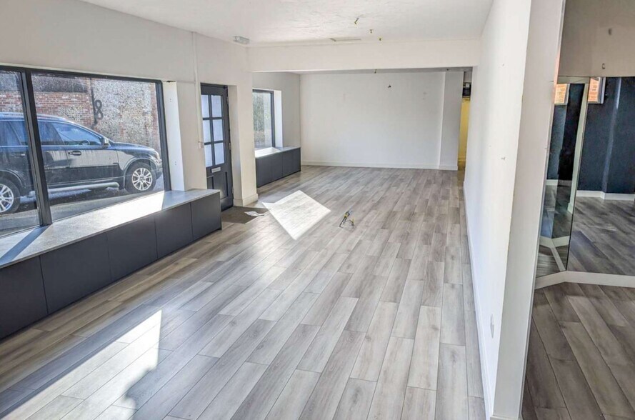 Tangmere Rd, Chichester for sale - Interior Photo - Image 1 of 4