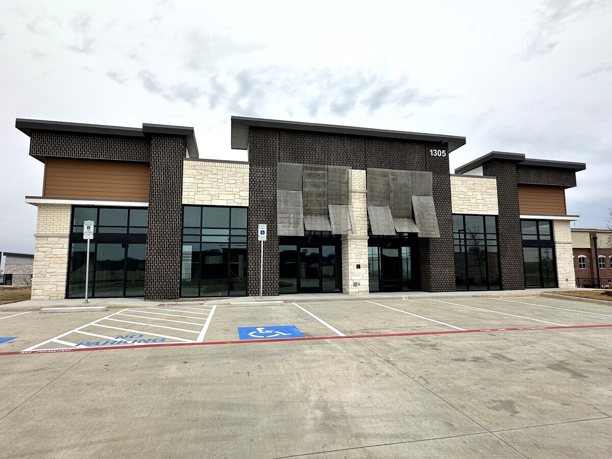 1308 Peaks View Ln, Celina, TX 75009 - Unit 2 - - Interior Photo - Image 2 of 7