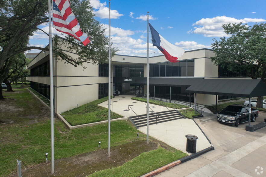 3030 S Gessner Rd, Houston, TX for lease - Building Photo - Image 1 of 13