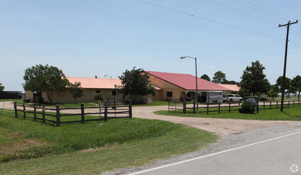 707 Woods Rd, Brookshire, TX for sale - Building Photo - Image 2 of 13