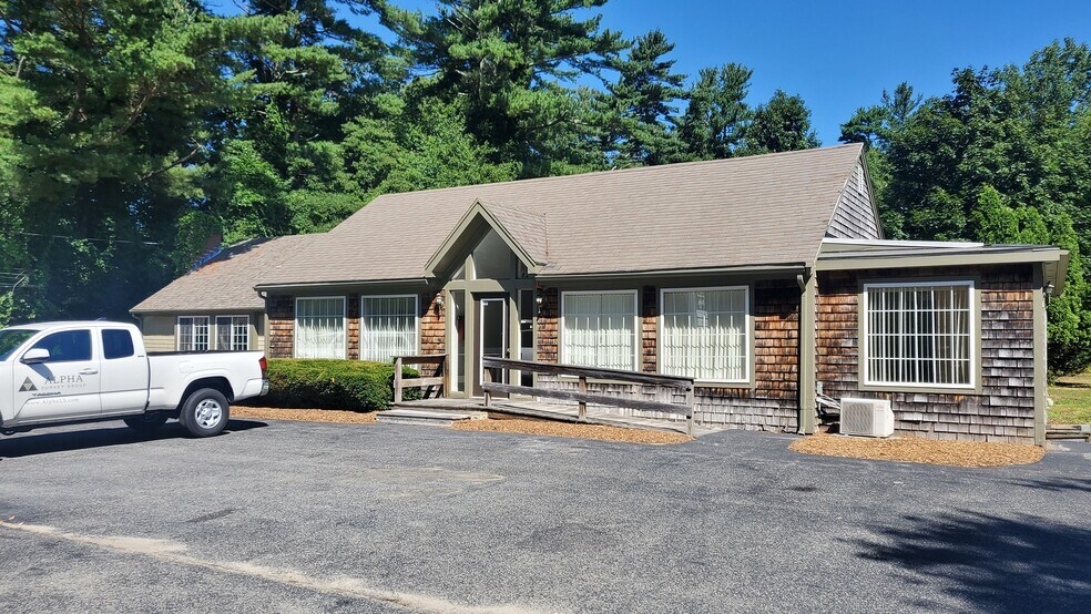 695 Wareham St, Middleboro, MA 02346