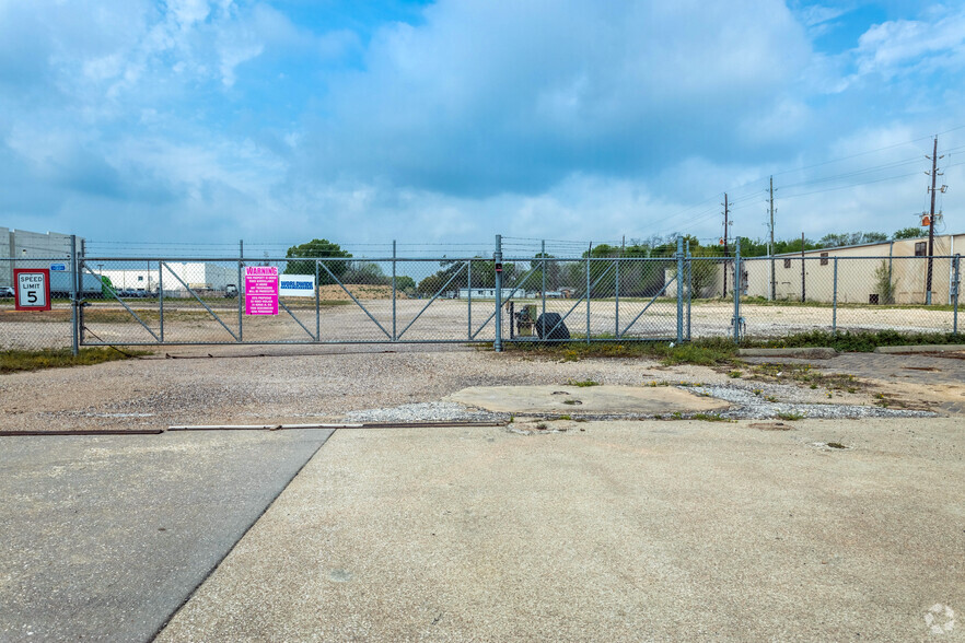 5931 Brittmoore Rd, Houston, TX for sale - Primary Photo - Image 1 of 1