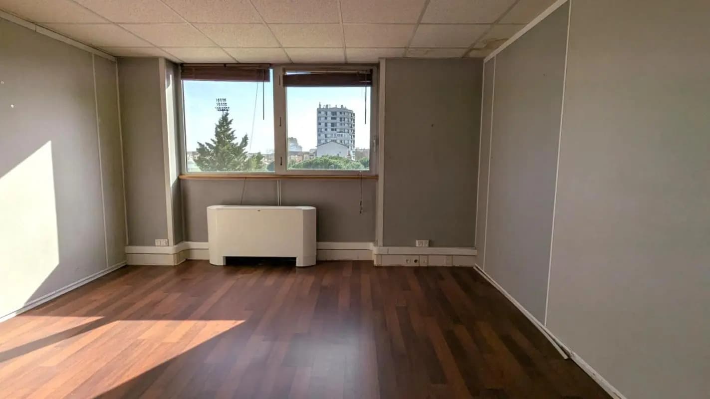 174 Avenue Des Minimes, Toulouse for sale Interior Photo- Image 1 of 7