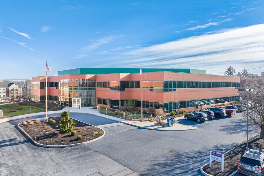 100 Corporate Center Dr, Camp Hill, PA for lease - Building Photo - Image 3 of 14