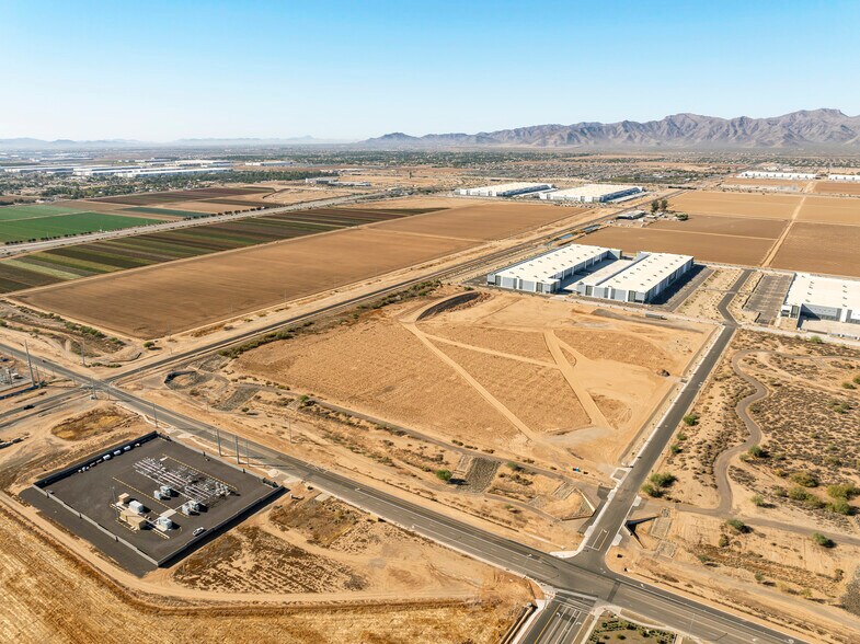 15784 W Hatcher Rd, Waddell, AZ for lease - Primary Photo - Image 1 of 8