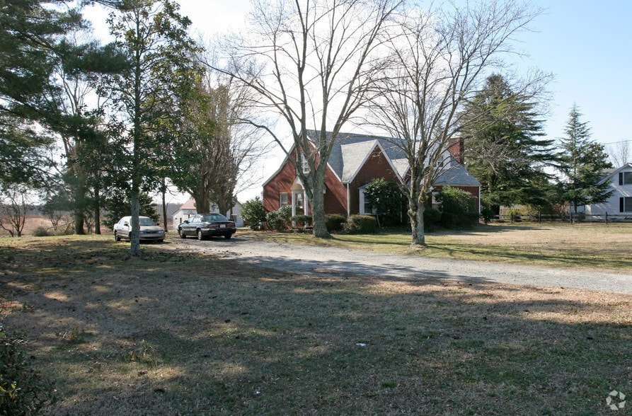 1482 Clemmonsville Rd, Winston-Salem, NC for sale - Building Photo - Image 2 of 4