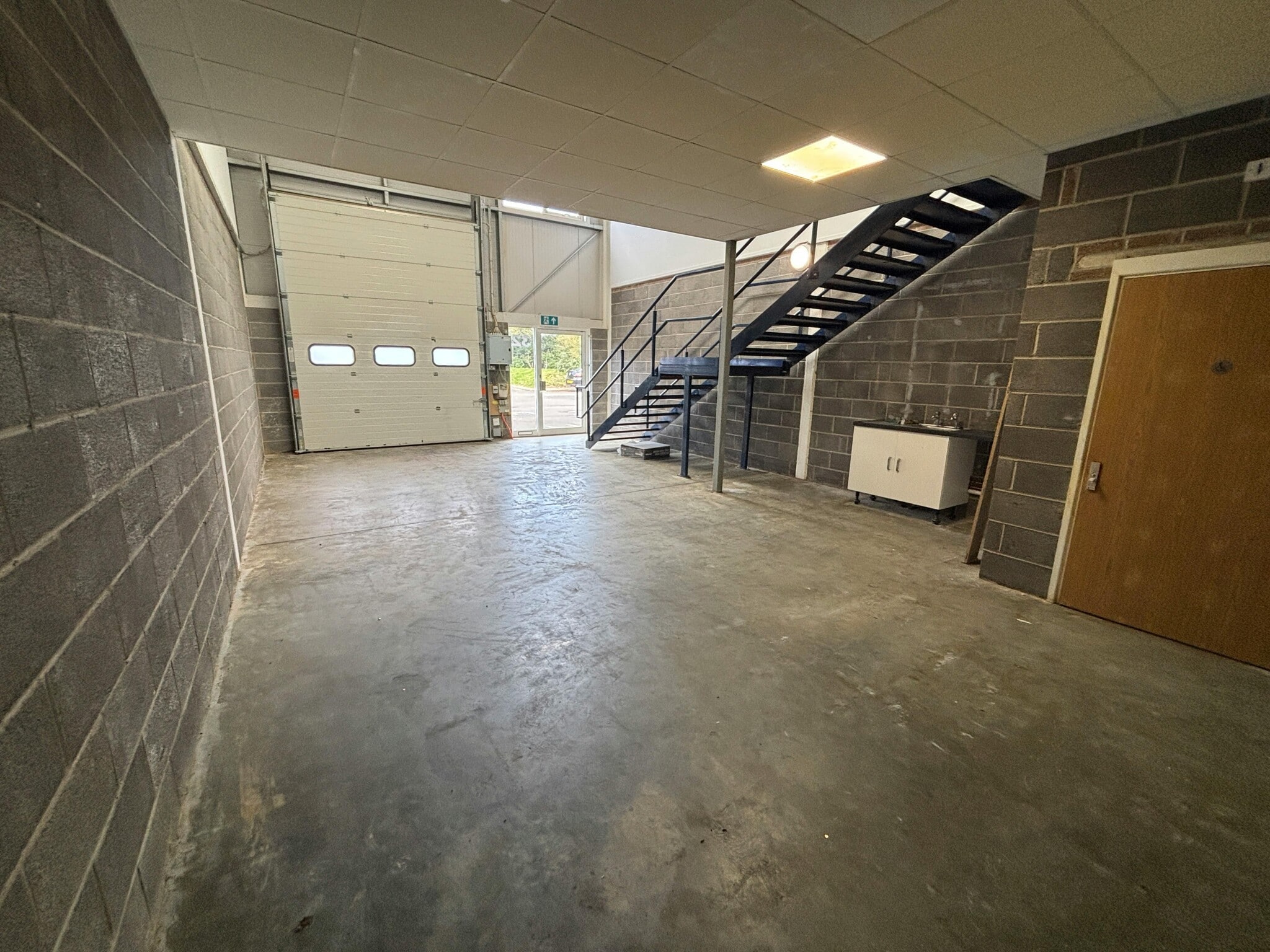 Richard Jones Rd, Minster Lovell for lease Interior Photo- Image 1 of 4