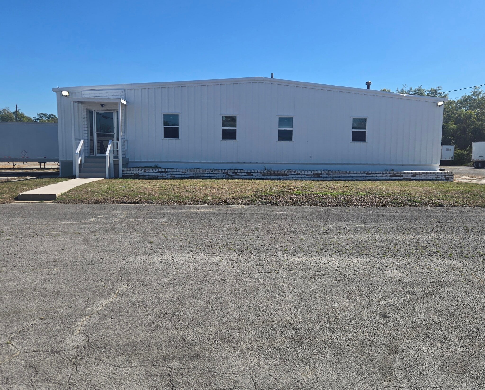 140 Gilbert St, Hopkinsville, KY for lease Building Photo- Image 1 of 3