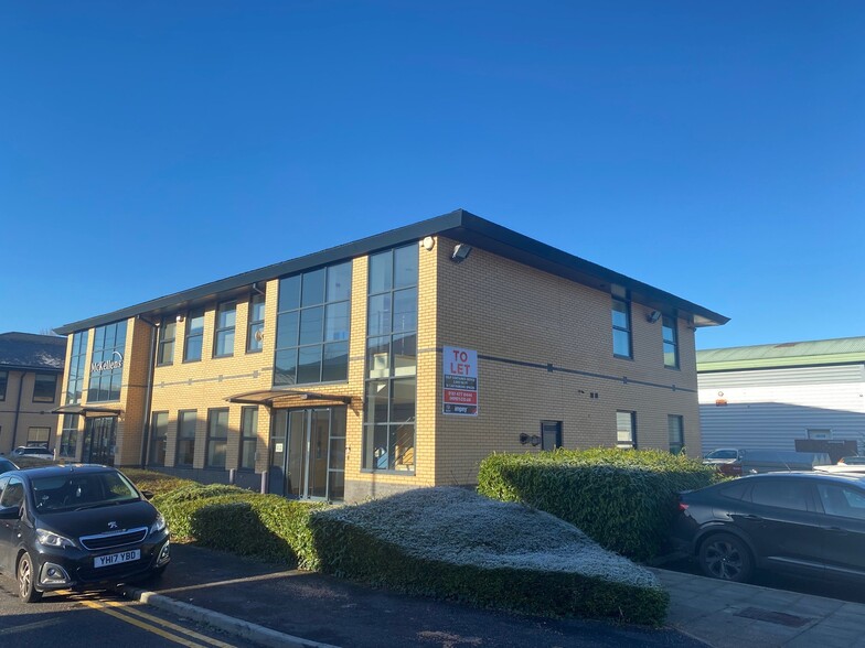 Riverview, Stockport for lease - Building Photo - Image 1 of 15