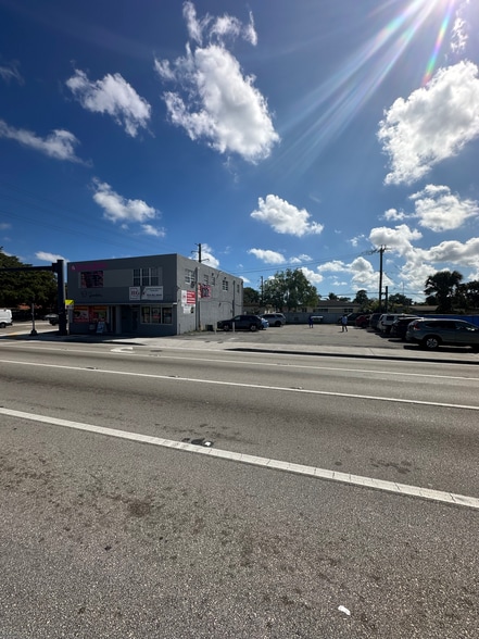 6400-6402 Pembroke Rd, Miramar, FL for sale - Building Photo - Image 1 of 5