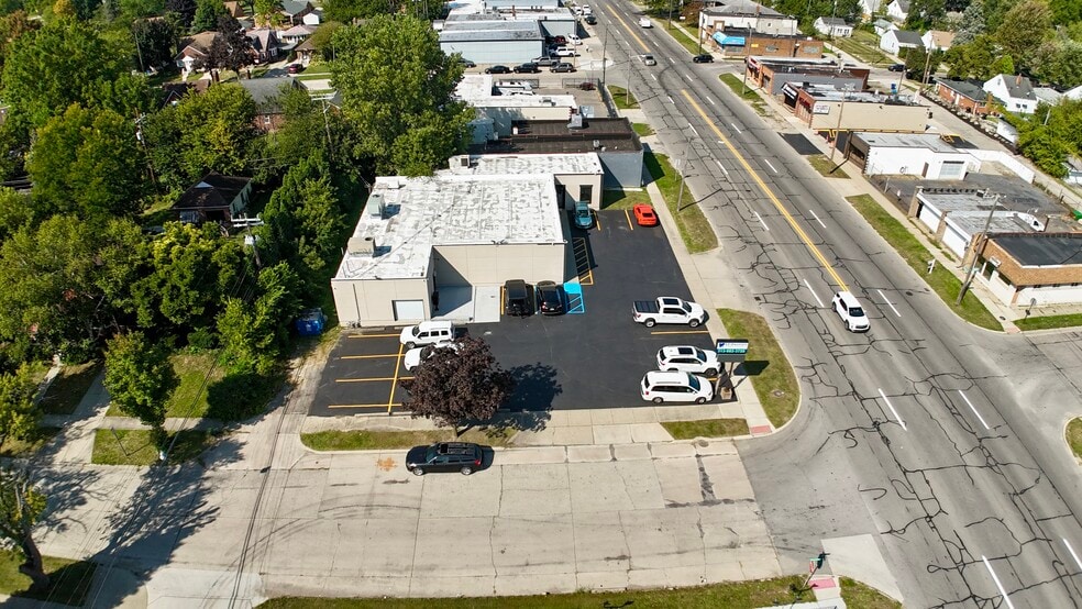 22211 W Warren St, Dearborn Heights, MI for lease - Building Photo - Image 2 of 6