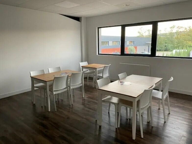 Office in Lissieu for lease - Building Photo - Image 2 of 6