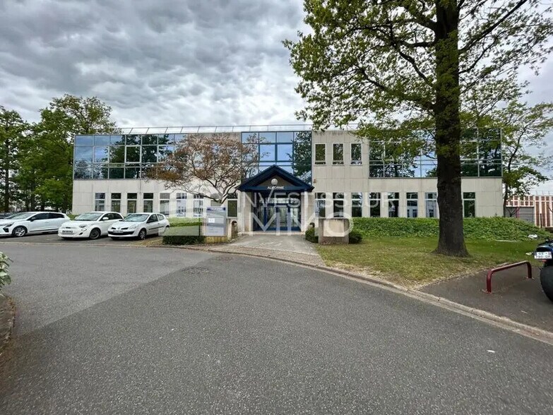 Office in Éragny for lease - Building Photo - Image 2 of 9