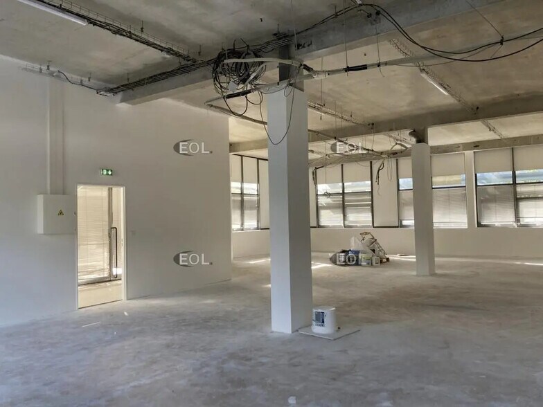 Flex in Sucy-en-Brie for lease - Building Photo - Image 3 of 8